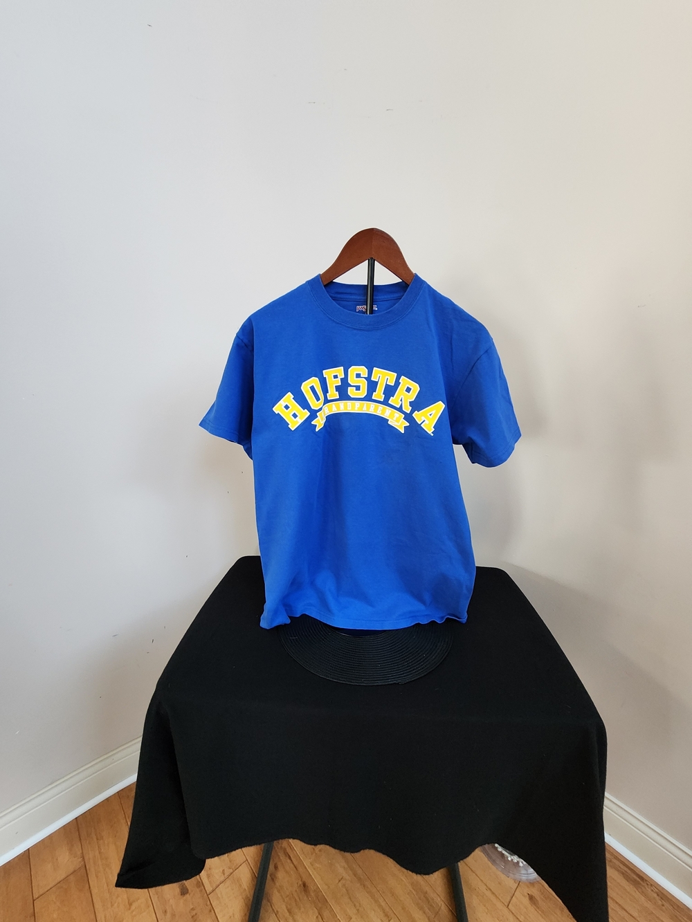 Jansport Royal Blue Hofstra Grandparent T-shirt. Royal Blue & Gold. Size Medium.